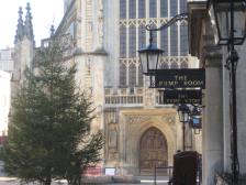 The tree has gone up in Abbey Churchyard